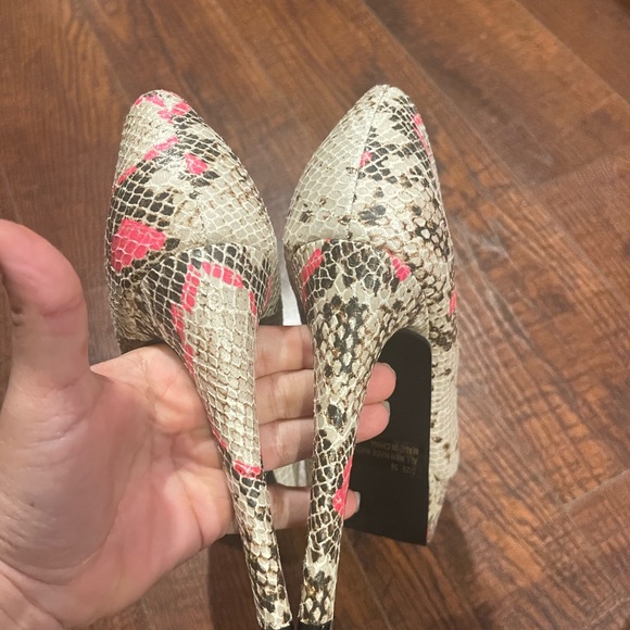 Qupid Beige/Fushia Snake Style  Suede Platform Stiletto High Heels Size 5.5 - Picture 13 of 15